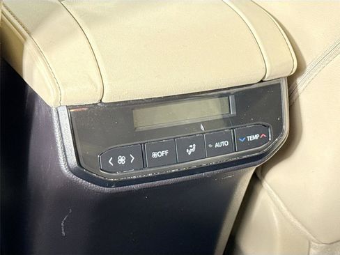 Certified 2024 Toyota Highlander XLE FWD image 39