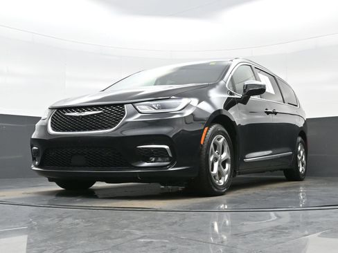 Used 2022 Chrysler Pacifica Limited FWD image 29