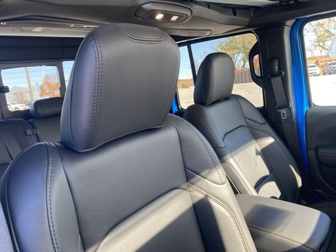 New 2025 Jeep Gladiator High Tide image 30