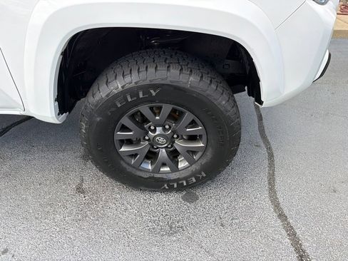 Used 2023 Toyota Tacoma SR5 w/ Technology Package AWD/4WD image 18