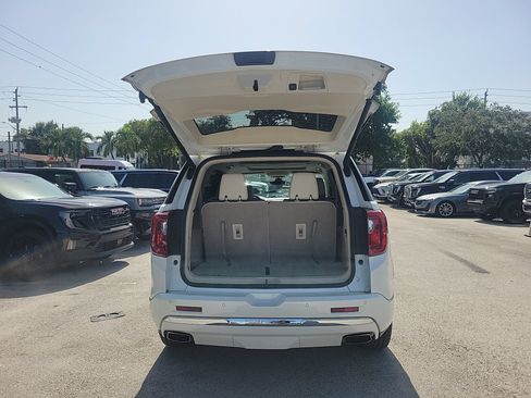 Used 2023 GMC Acadia Denali w/ Denali Ultimate Package FWD image 12