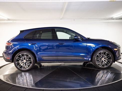 Certified 2025 Porsche Macan AWD/4WD image 8