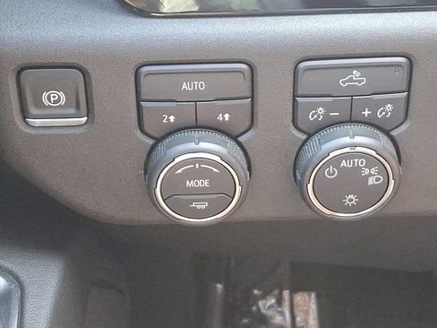 Certified 2024 Chevrolet Silverado 1500 LT AWD/4WD image 23