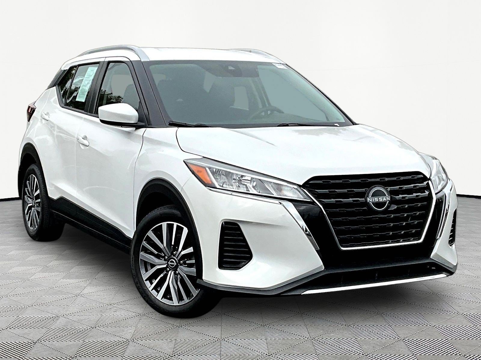 Used 2024 Nissan Kicks SV FWD image 3