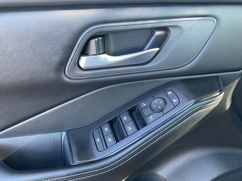 Used 2025 Nissan Rogue SV FWD image 20