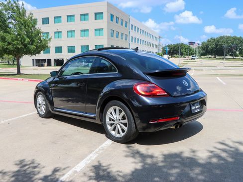 Used 2018 Volkswagen Beetle 2.0T SE FWD image 5