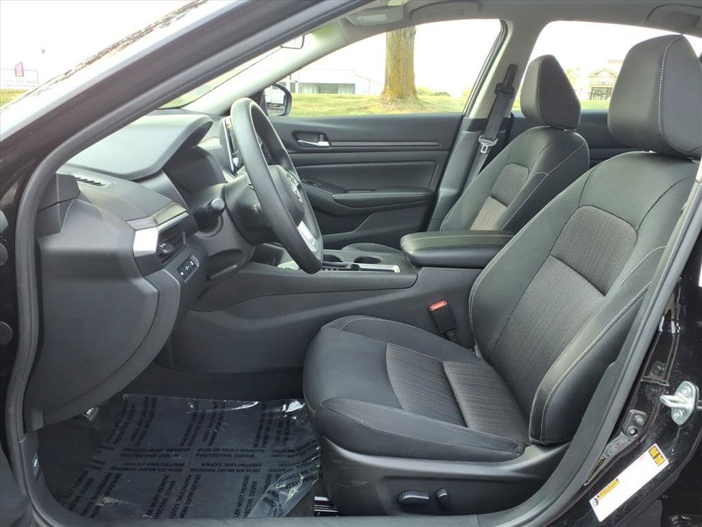 Used 2025 Nissan Altima 2.5 SV FWD image 25