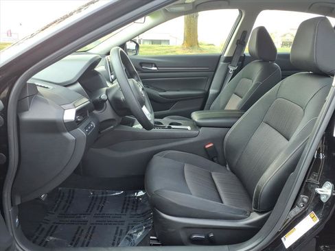 Used 2025 Nissan Altima 2.5 SV FWD image 25