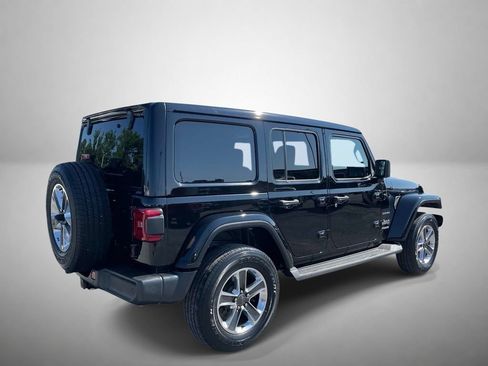 Used 2022 Jeep Wrangler Unlimited Sahara w/ Safety Group AWD/4WD image 3