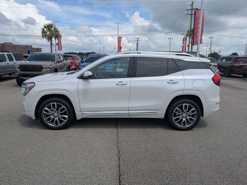 Used 2022 GMC Terrain Denali w/ Denali Premium Package AWD/4WD image 6