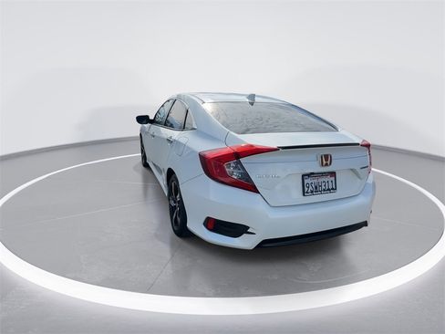 Used 2016 Honda Civic Touring image 11