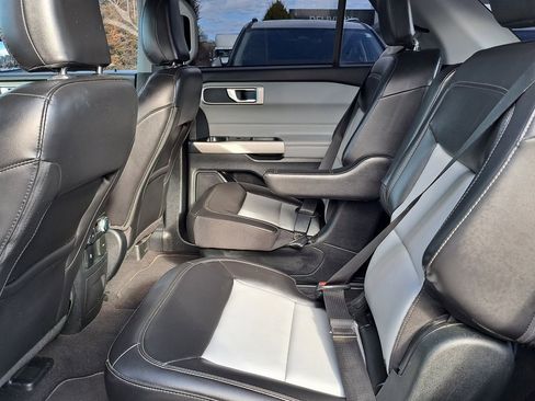 Used 2022 Ford Explorer XLT w/ Equipment Group 202A image 25