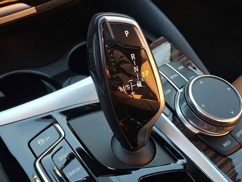 Used 2023 BMW 530i xDrive w/ Premium Package image 15