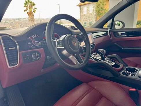 Used 2022 Porsche Cayenne Platinum Edition image 12
