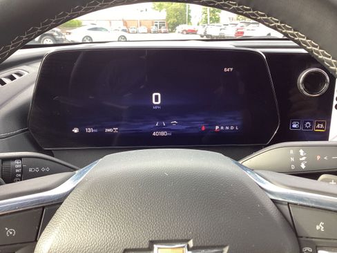 Used 2025 Chevrolet Traverse LT AWD/4WD image 19