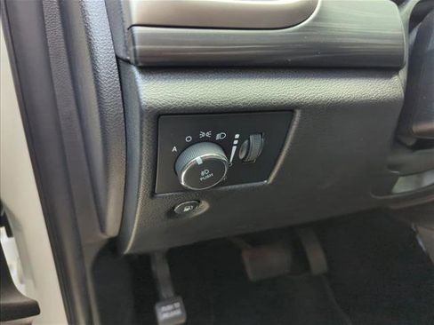 Used 2021 Jeep Grand Cherokee Laredo X AWD/4WD image 27