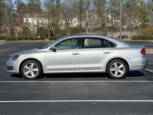 Used 2014 Volkswagen Passat TDI SE image 4