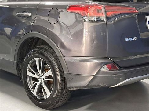 Used 2018 Toyota RAV4 XLE image 11