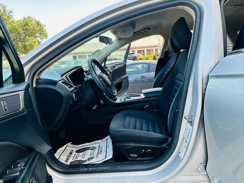 Used 2017 Ford Fusion SE FWD image 14
