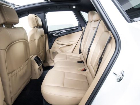 Used 2024 Porsche Macan AWD/4WD image 11