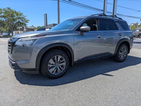Used 2022 Nissan Pathfinder SV w/ SV Premium Package AWD/4WD image 9