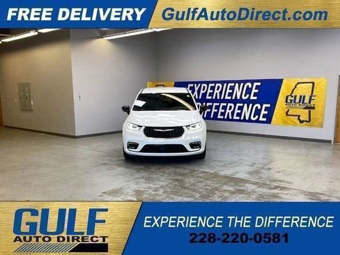 Used 2026 Chrysler Pacifica Select AWD/4WD image 3