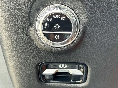 Used 2023 Mercedes-Benz C 300 Sedan image 27