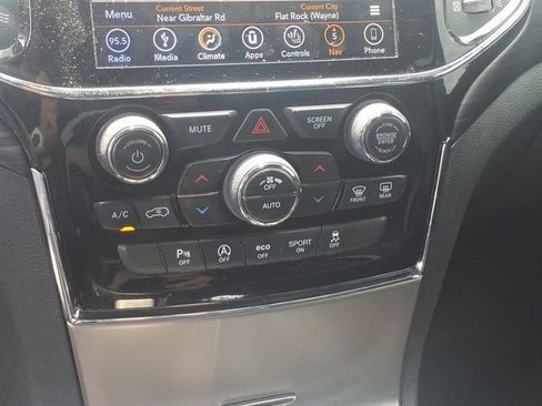 Used 2019 Jeep Grand Cherokee Laredo w/ Laredo X Package AWD/4WD image 19