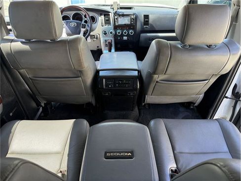 Used 2015 Toyota Sequoia Platinum AWD/4WD image 17