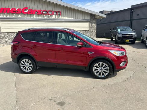 Used 2018 Ford Escape Titanium image 2