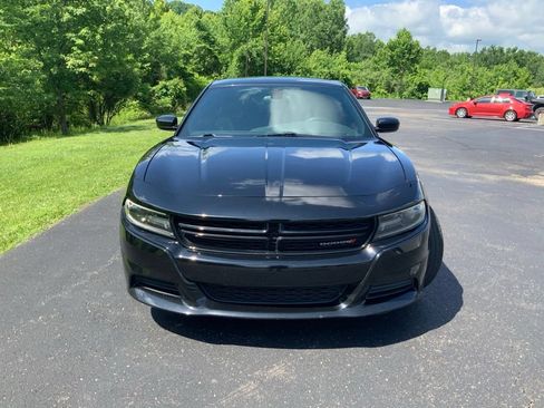 Used 2020 Dodge Charger SXT w/ Blacktop Package RWD image 3