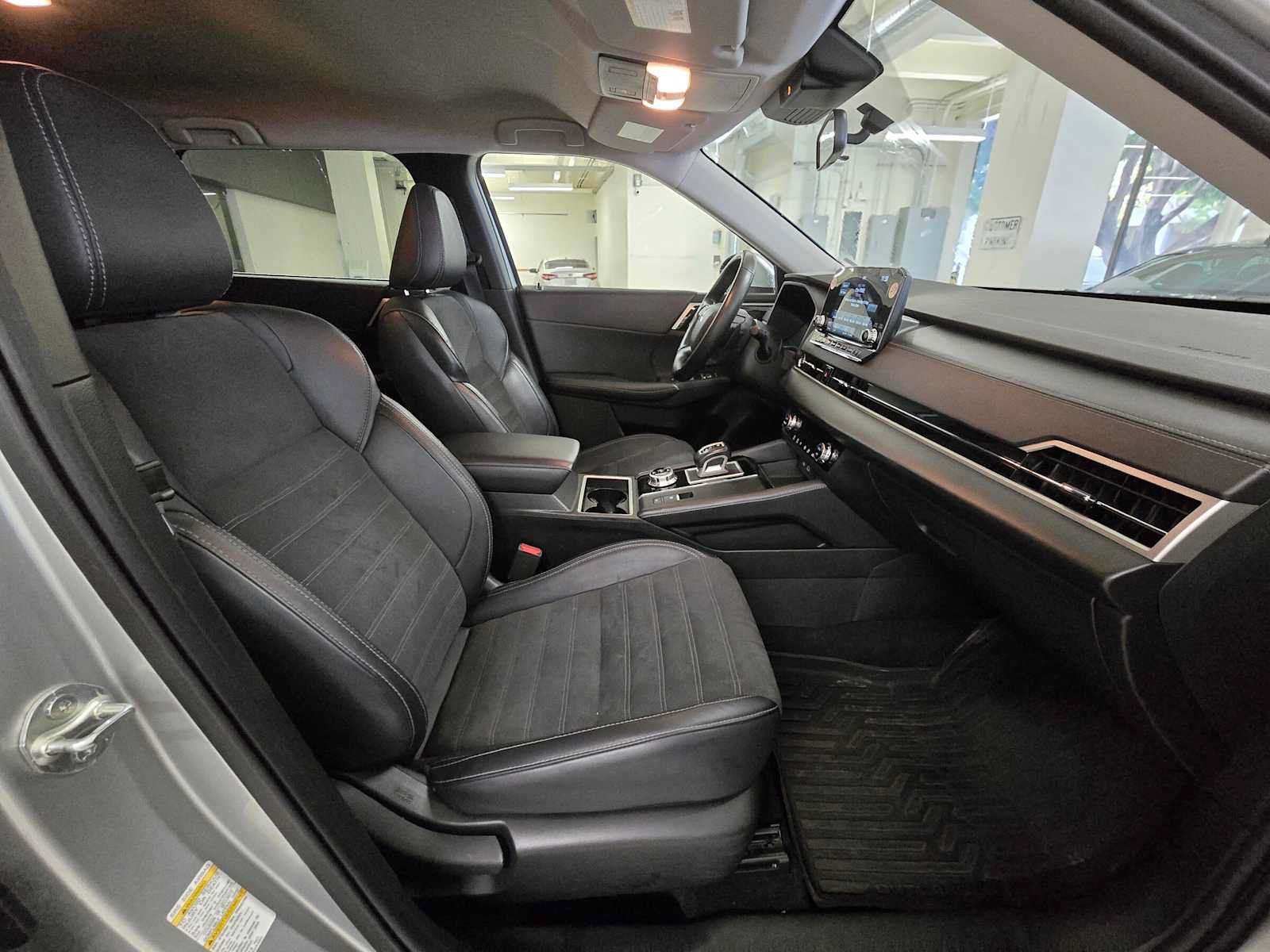 Used 2024 Mitsubishi Outlander SE AWD/4WD image 11