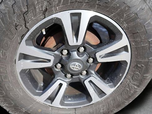 Used 2016 Toyota Tacoma SR image 23