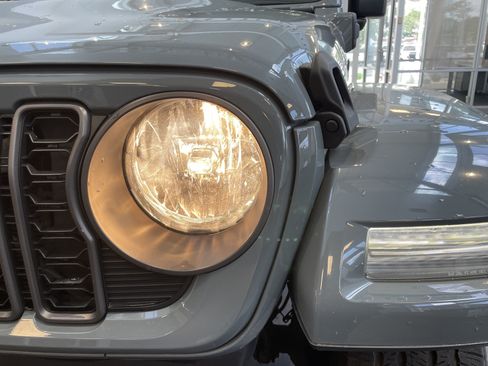 Used 2024 Jeep Wrangler Unlimited w/ Convenience Group AWD/4WD image 5
