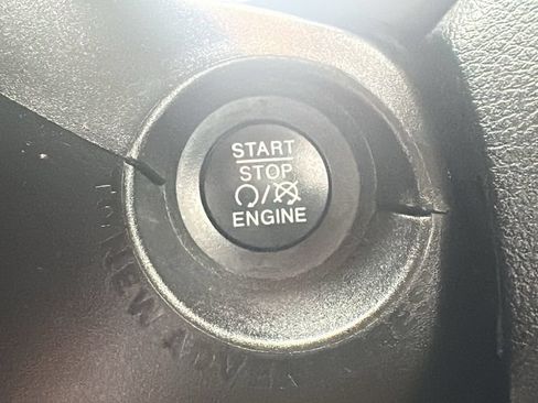 Used 2021 Jeep Renegade Latitude w/ Convenience Group AWD/4WD image 24