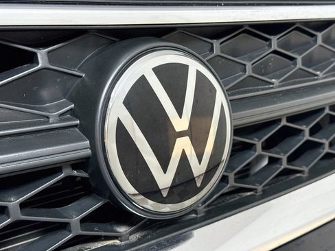 Certified 2023 Volkswagen Taos SE AWD/4WD image 30