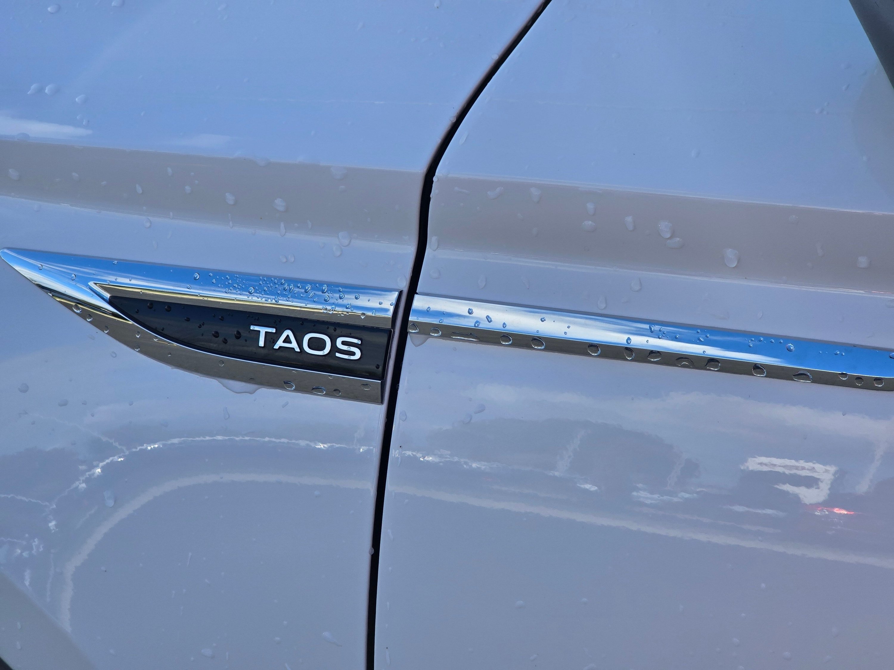 Used 2023 Volkswagen Taos SE w/ Panoramic Sunroof Package AWD/4WD image 34