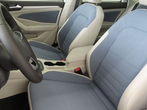 New 2025 Volkswagen Jetta SE image 12