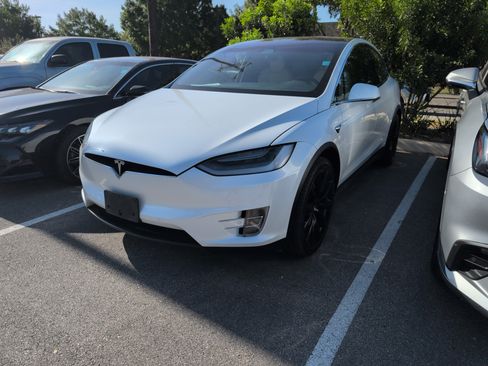Used 2020 Tesla Model X Long Range AWD/4WD image 4