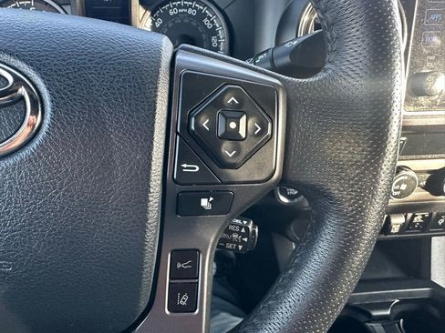 Used 2019 Toyota Tacoma TRD Sport image 18