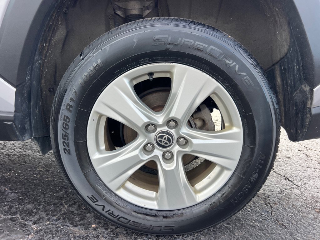 Used 2021 Toyota RAV4 XLE AWD/4WD image 40