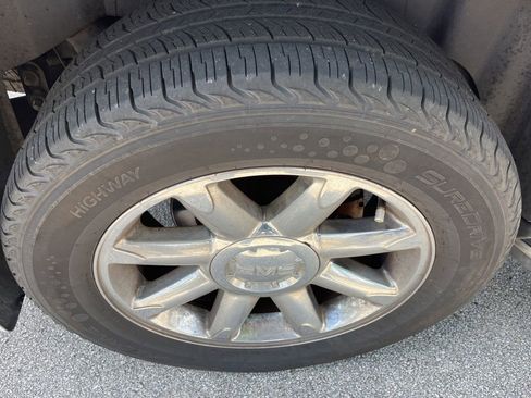 Used 2011 GMC Yukon Denali RWD image 11