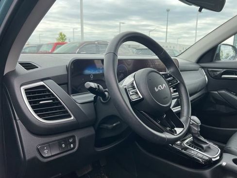 Certified 2025 Kia Seltos EX AWD/4WD image 9