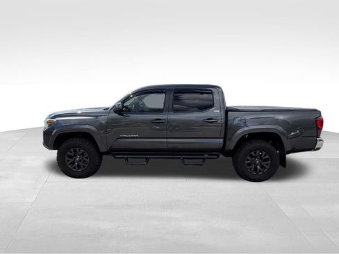 Used 2021 Toyota Tacoma SR5 AWD/4WD image 4