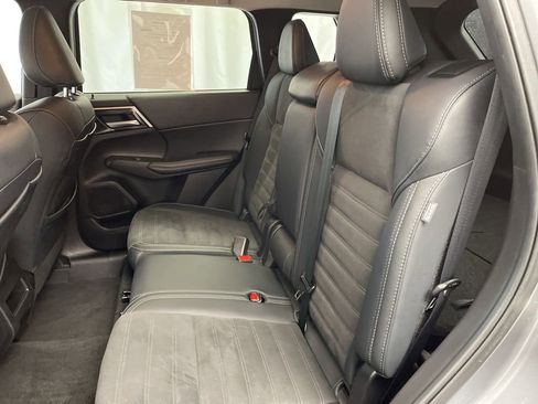 Used 2024 Mitsubishi Outlander SE Black Edition image 23