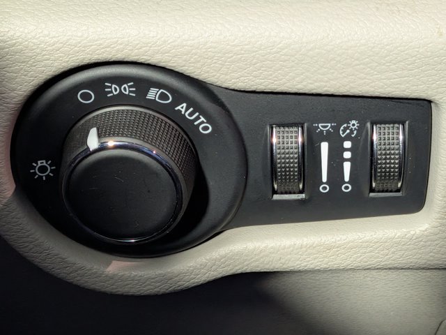 Used 2023 Chrysler Voyager LX FWD image 24
