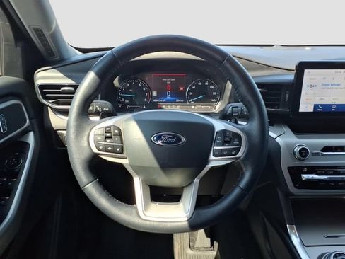 Used 2021 Ford Explorer XLT w/ Equipment Group 202A AWD/4WD image 8