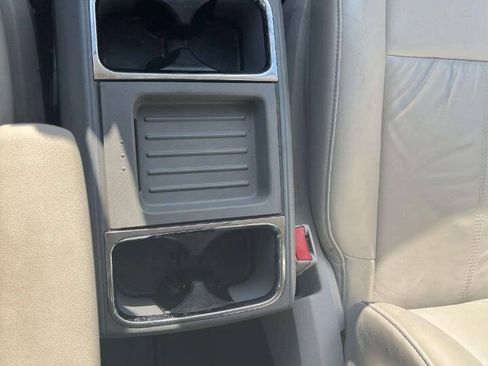 Used 2008 Chrysler Town & Country Limited w/ Entertainment Group #3 FWD image 18