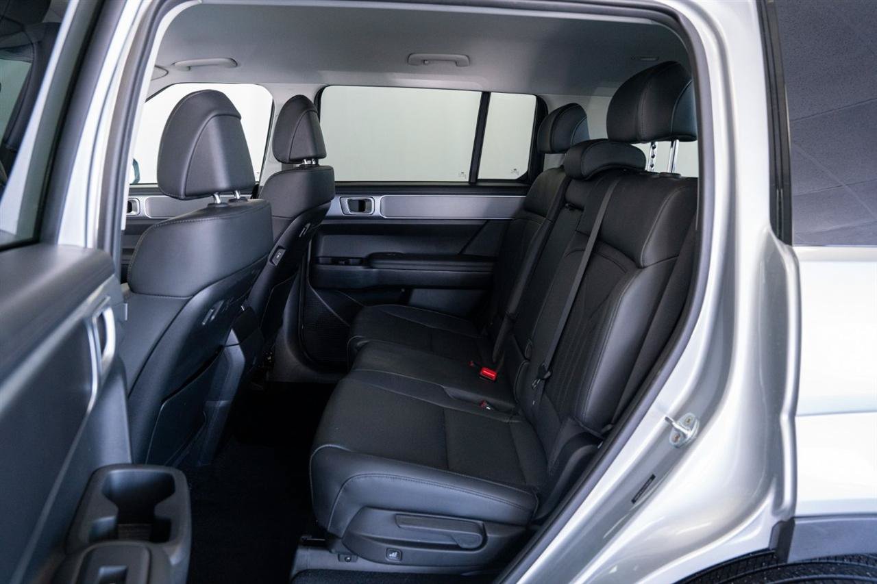 Used 2026 Hyundai Santa Fe SEL FWD image 11