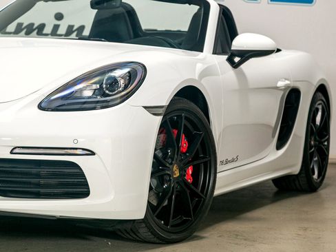 Used 2018 Porsche 718 Boxster S image 7